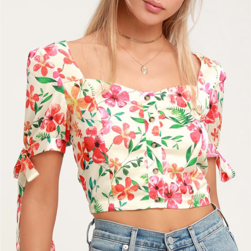 Still Flourishing Ivory Tropical Print Button-Up
Crop Top